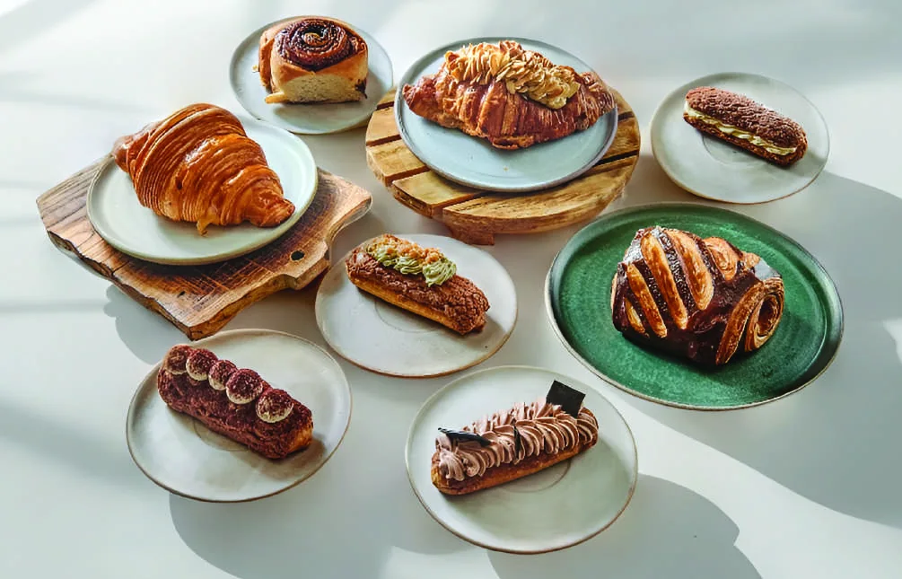 Pilihan pastry di Lucky Cat